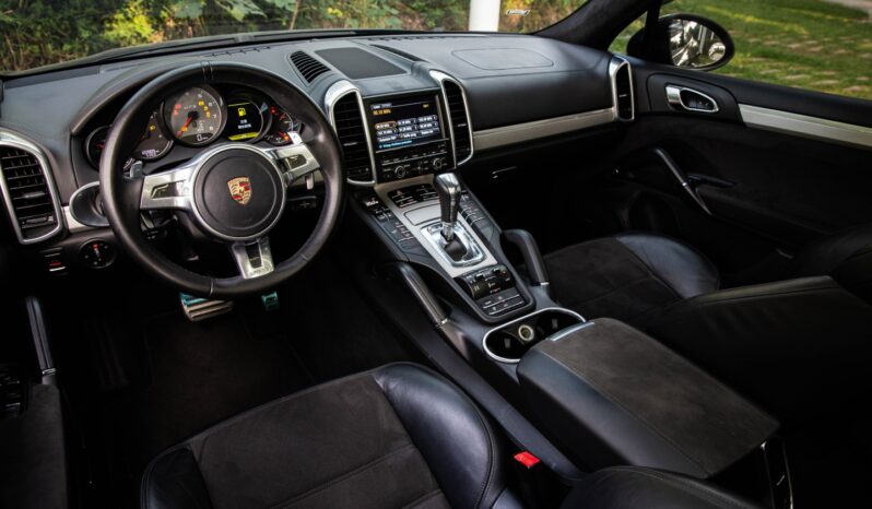 
2013-PORSCHE CAYENNE GTS full									