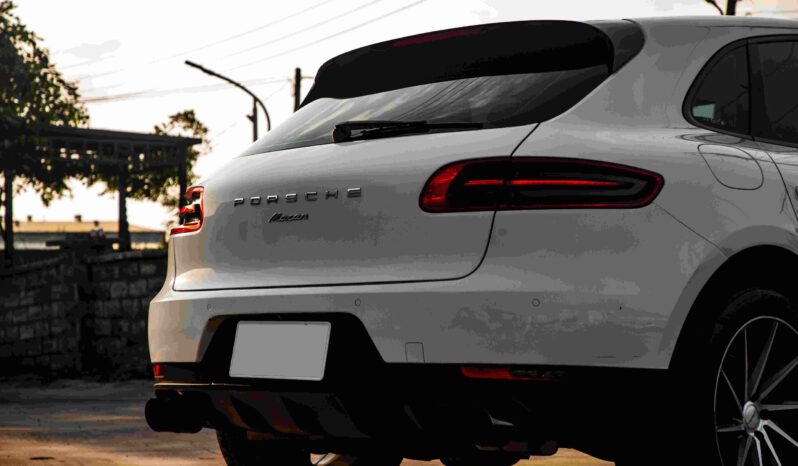 
2015 Porsche Macan full									